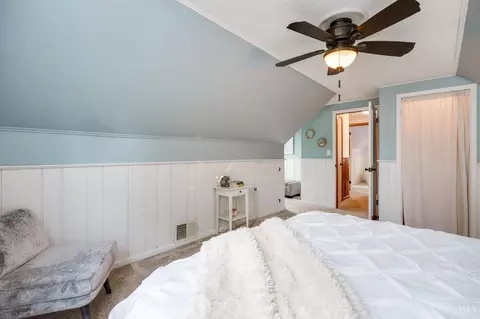 Bedroom - 33 Hadley Rd, Greenhills, OH 45218 photo 6 of 8