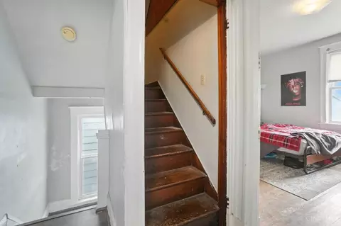 Entry Way - 231 Atkinson St, Cincinnati, OH 45219 photo 2 of 2