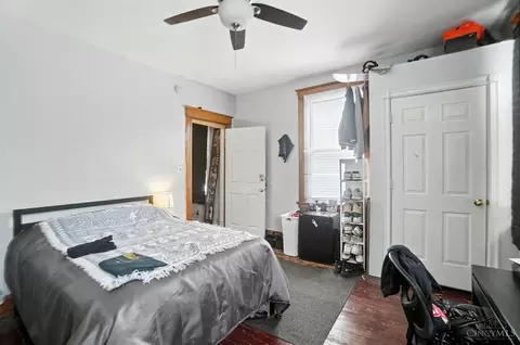Bedroom - 231 Atkinson St, Cincinnati, OH 45219 photo 6 of 11
