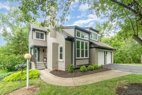 8890 Kemper Rd, Montgomery, OH 45249