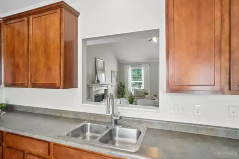 Kitchen - 4239 Gensen Loop, Cincinnati, OH 45245 photo 4 of 5