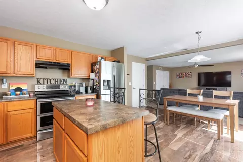Kitchen - 7 Shank Ln, Amelia, OH 45102 photo 3 of 3