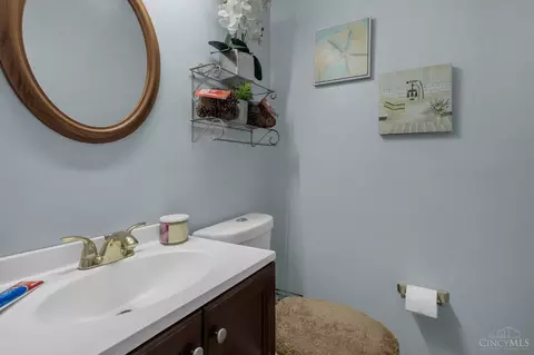 812 Cedarhill Dr, Cincinnati, OH 45240 photo 8