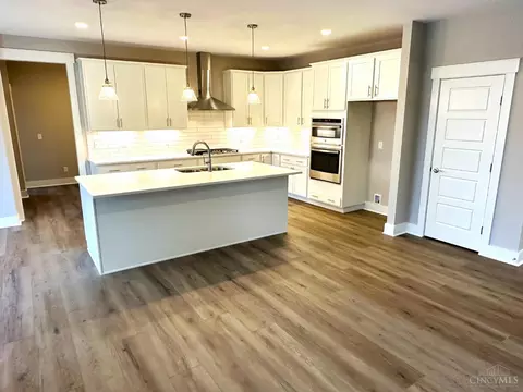 2051 Tall Pines Ln, Cincinnati, OH 45244 photo 2
