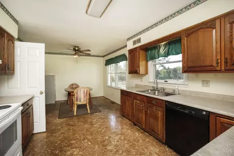 Kitchen - 523 Lang Rd, Cincinnati, OH 45244 photo 1 of 5