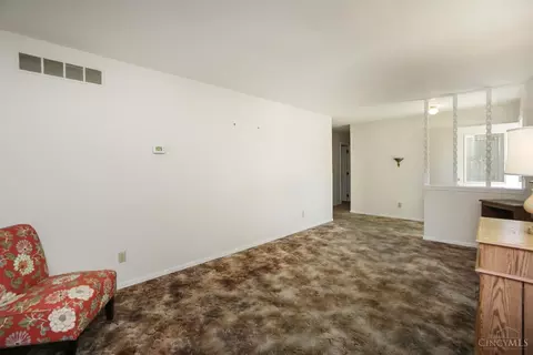 Living - 523 Lang Rd, Cincinnati, OH 45244 photo 2 of 6