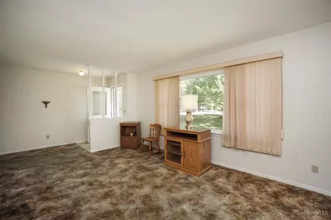 Living - 523 Lang Rd, Cincinnati, OH 45244 photo 3 of 6