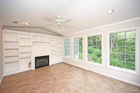 Living - 4190 Beech St, Cincinnati, OH 45227 photo 7 of 9