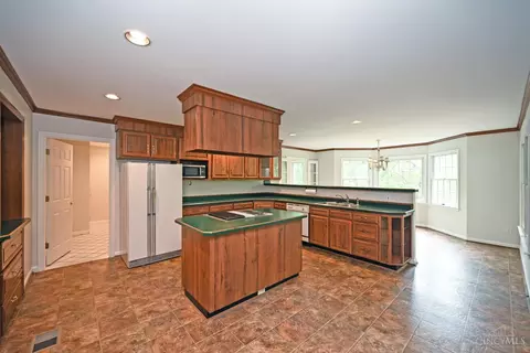 Kitchen - 4190 Beech St, Cincinnati, OH 45227 photo 3 of 4