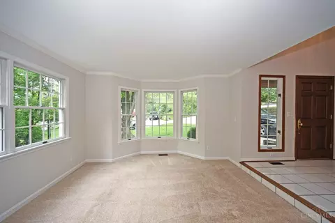 Living - 4190 Beech St, Cincinnati, OH 45227 photo 2 of 9