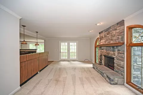 Living - 4190 Beech St, Cincinnati, OH 45227 photo 4 of 9