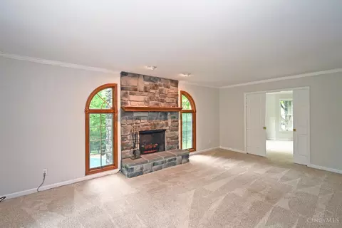 Living - 4190 Beech St, Cincinnati, OH 45227 photo 6 of 9