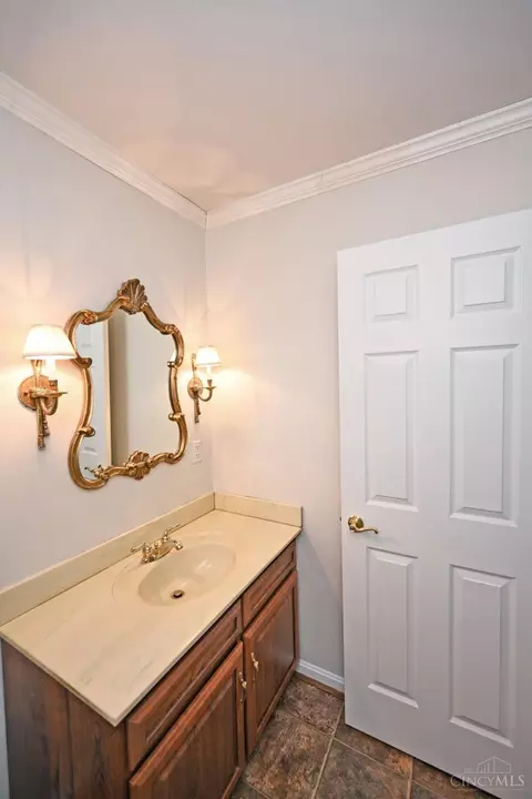 Bath - 4190 Beech St, Cincinnati, OH 45227 photo 1 of 7