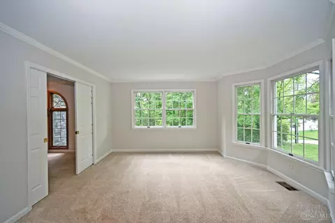 Living - 4190 Beech St, Cincinnati, OH 45227 photo 1 of 9