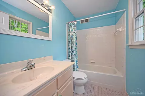 Bath - 4190 Beech St, Cincinnati, OH 45227 photo 4 of 7