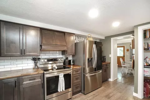 Kitchen - 7564 Us Rt 22 3, Morrow, OH 45152 photo 4 of 5