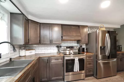 Kitchen - 7564 Us Rt 22 3, Morrow, OH 45152 photo 5 of 5