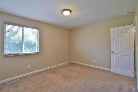 Bedroom - 1549 Mandarin Dr, Forest Park, OH 45240 photo 4 of 5