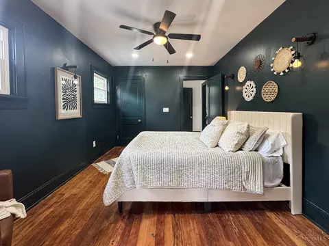 Bedroom - 5439 Whetsel Ave, Cincinnati, OH 45227 photo 1 of 3