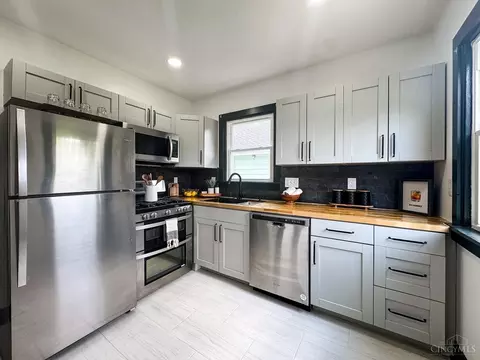 Kitchen - 5439 Whetsel Ave, Cincinnati, OH 45227 photo 1 of 4
