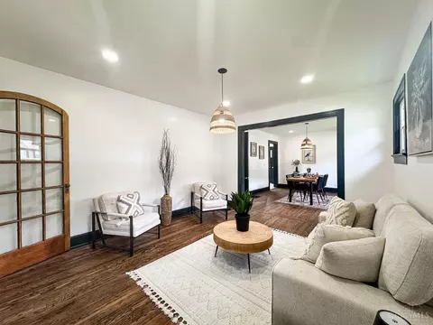 Living - 5439 Whetsel Ave, Cincinnati, OH 45227 photo 5 of 5