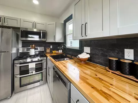 Kitchen - 5439 Whetsel Ave, Cincinnati, OH 45227 photo 3 of 4