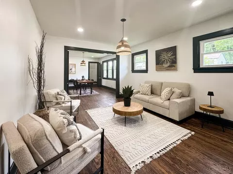 Living - 5439 Whetsel Ave, Cincinnati, OH 45227 photo 2 of 5