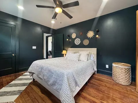 Bedroom - 5439 Whetsel Ave, Cincinnati, OH 45227 photo 2 of 3