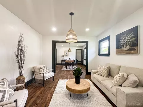 Living - 5439 Whetsel Ave, Cincinnati, OH 45227 photo 1 of 5