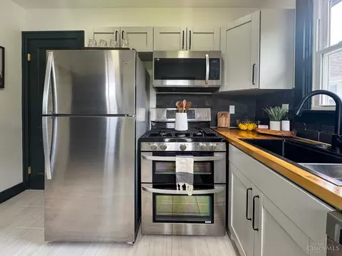 Kitchen - 5439 Whetsel Ave, Cincinnati, OH 45227 photo 4 of 4