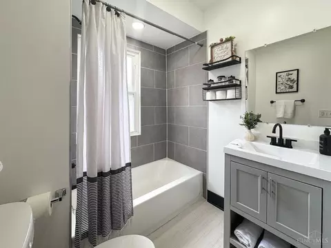 Bath - 5439 Whetsel Ave, Cincinnati, OH 45227 photo 1 of 4