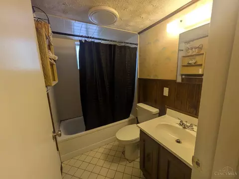 Bath - 4149 Brookfield Dr, Cincinnati, OH 45245 photo 2 of 2
