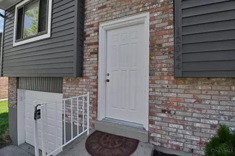 12044 Hazelhurst Dr, Cincinnati, OH 45240 photo 3