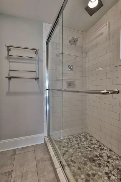 Bath - 2994 Springer Ave, Cincinnati, OH 45208 photo 2 of 5