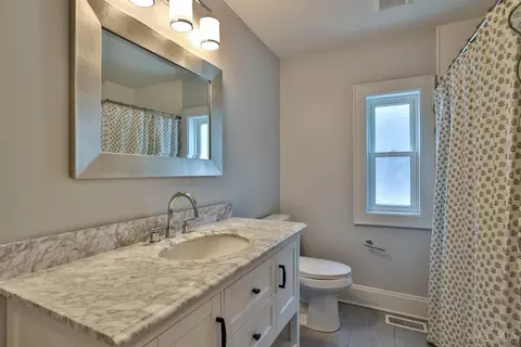 Bath - 2994 Springer Ave, Cincinnati, OH 45208 photo 4 of 5