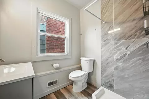 404 Warner St, Cincinnati, OH 45219 photo 8