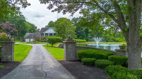 921 Country Club Dr, Cincinnati, OH 45245