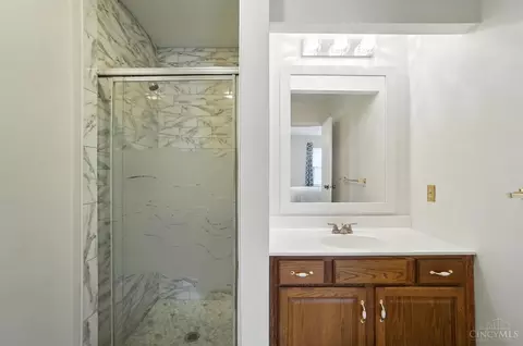 Bath - 1725 Forester Dr, Cincinnati, OH 45240 photo 2 of 5