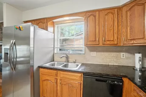 Kitchen - 1725 Forester Dr, Cincinnati, OH 45240 photo 7 of 7