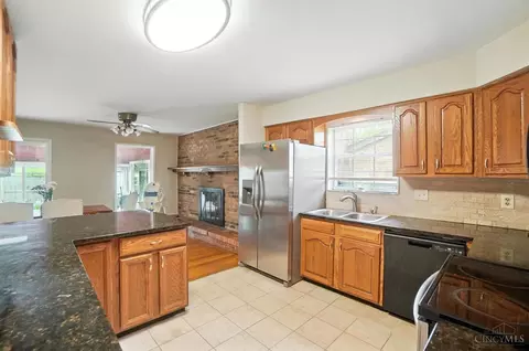 Kitchen - 1725 Forester Dr, Cincinnati, OH 45240 photo 2 of 7