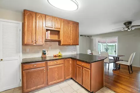 Kitchen - 1725 Forester Dr, Cincinnati, OH 45240 photo 5 of 7