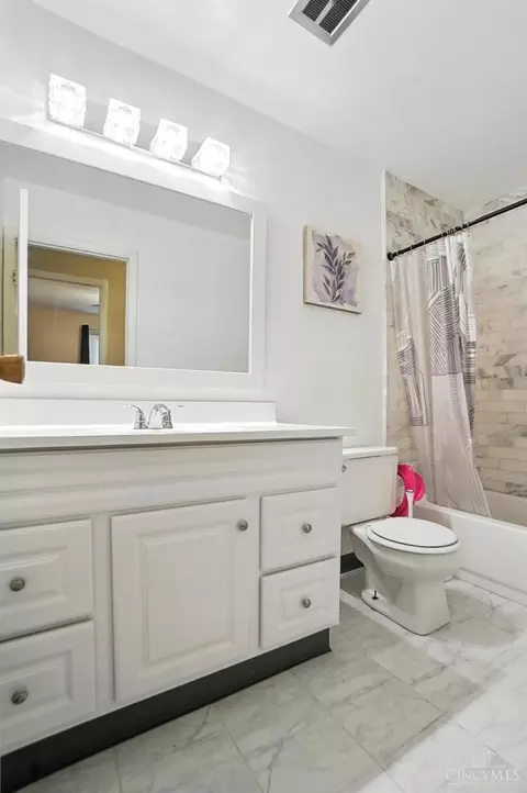 Bath - 1725 Forester Dr, Cincinnati, OH 45240 photo 4 of 5