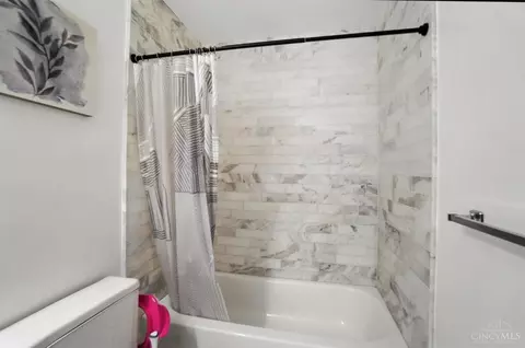 Bath - 1725 Forester Dr, Cincinnati, OH 45240 photo 5 of 5