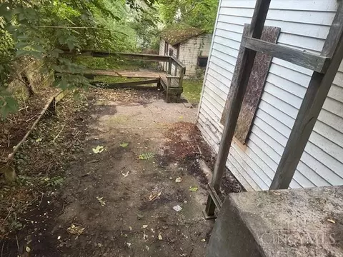 Exterior - 1623 Sutter Ave, Cincinnati, OH 45225 photo 4 of 5