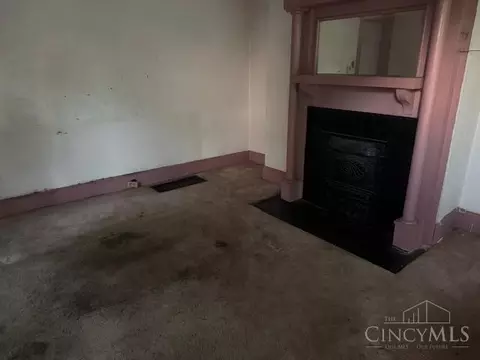 Living - 1623 Sutter Ave, Cincinnati, OH 45225 photo 1 of 1