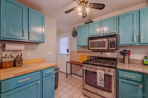 Kitchen - 1436 Hill Ave, Mount Healthy, OH 45231 photo 2 of 3