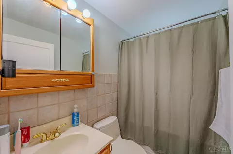 Bath - 1436 Hill Ave, Mount Healthy, OH 45231 photo 1 of 1