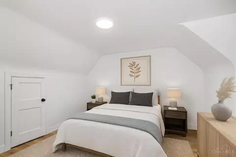Bedroom - 1520 Manss Ave, Cincinnati, OH 45205 photo 3 of 4