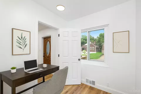 Entry Way - 1520 Manss Ave, Cincinnati, OH 45205 photo 1 of 1