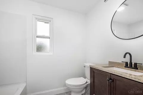 Bath - 1520 Manss Ave, Cincinnati, OH 45205 photo 1 of 2